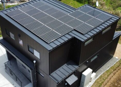 佐世保市　E様邸　太陽光発電設置工事　長州産業：CS-284B61　金属折板架台工法