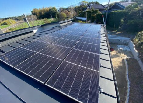平戸市　Y様邸　太陽光(Qセルズ：Q.PEAK DUO ｇG-11 400)蓄電池(ニチコン：ESS-T3MCK)設置工事　金属折板架台工法