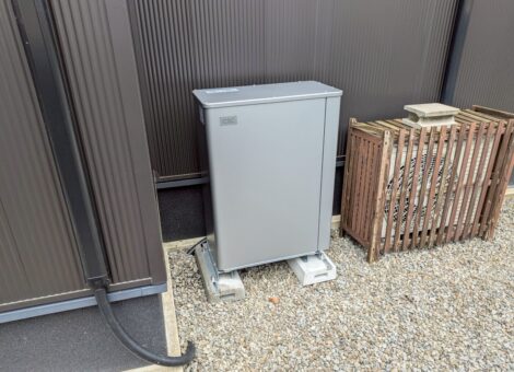 長崎県佐世保市　O様邸【後付け】太陽光発電システム(長州産業：CS-340B81)蓄電池（長州産業：CB-P127M05A)設置工事　金属折板屋根　キャッチ工法