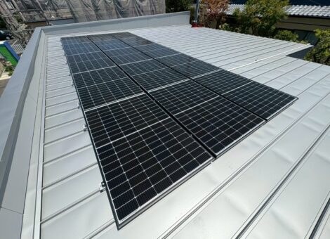 長崎県北松浦郡佐々町　K様邸【新築時】太陽光発電システム(長州産業：CS-340B81)蓄電池（長州産業：CB-P127M05A)設置工事　金属折板屋根　キャッチ工法