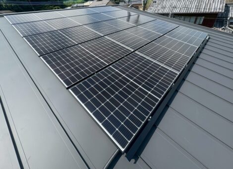 長崎県北松浦郡佐々町　M様邸【後付け】太陽光発電システム(長州産業：CS-340B81)蓄電池（長州産業：CB-P127M05A)設置工事　金属折板屋根　キャッチ工法