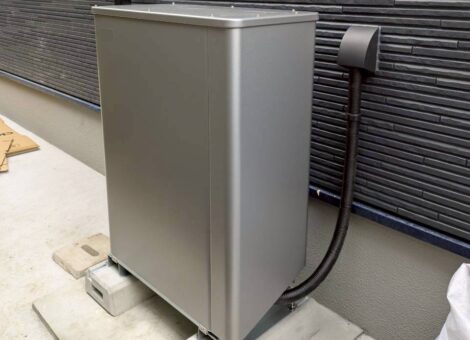 長崎県北松浦郡佐々町　Y様邸【新築】太陽光発電システム(長州産業：CS-340B81)　蓄電池(長州産業：CB-P127M05A）設置工事　ガルバリウム鋼板　キャッチ工法