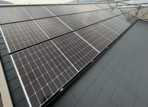 長崎県佐世保市　I様邸【新築】太陽光発電システム(長州産業：CS-340B81）蓄電池（長州産業：CB-P65M05A）設置工事　コロニアル屋根　アンカー工法