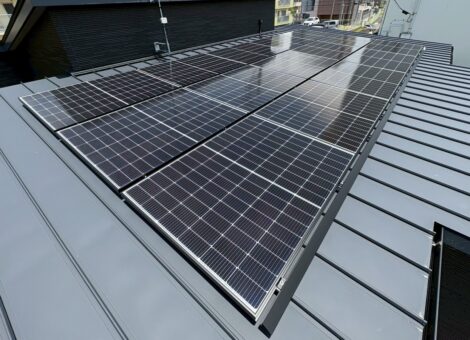 長崎県佐世保市　T様邸【新築】太陽光発電システム(長州産業：CS-364B91）設置工事　ガルバリウム鋼板　キャッチ工法